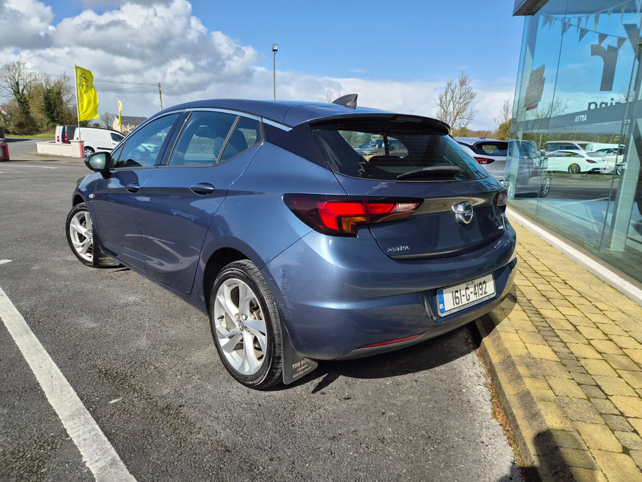 2016 Opel Astra - image 4