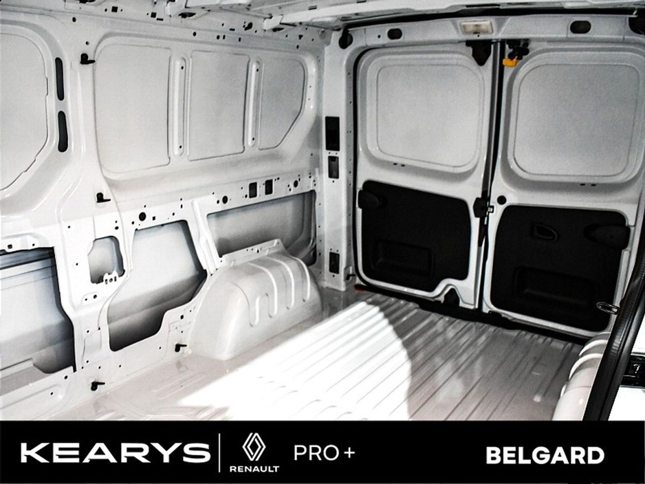 2025 Renault Trafic - image 10