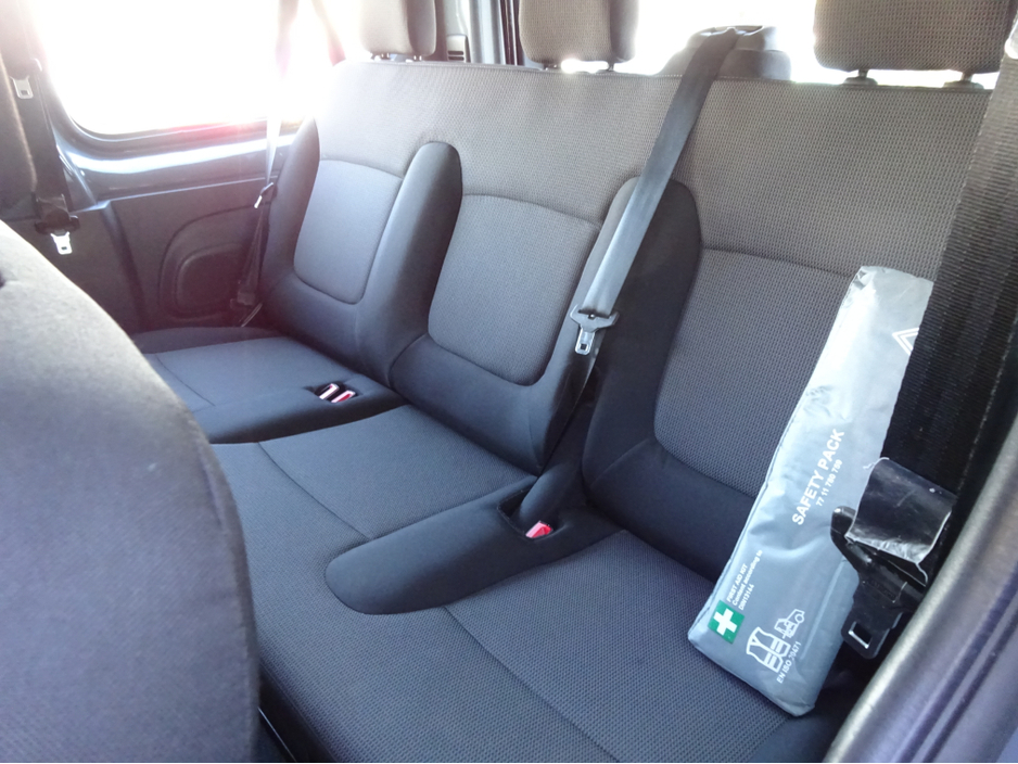 2023 Renault Trafic - image 18