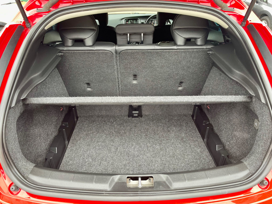 2017 Volvo V40 - image 21