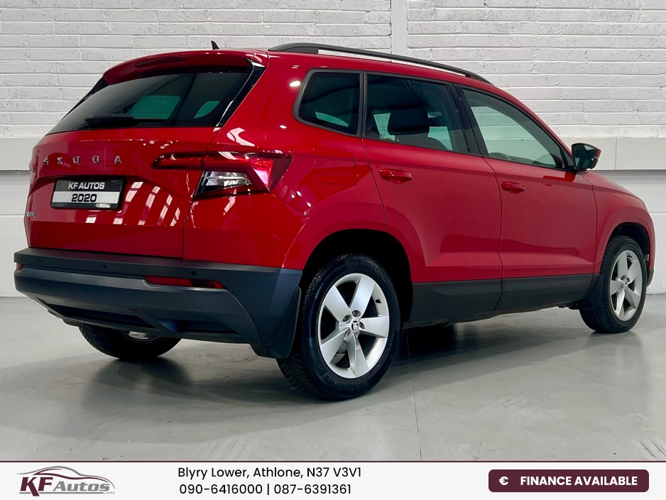 2020 Skoda Karoq - image 8