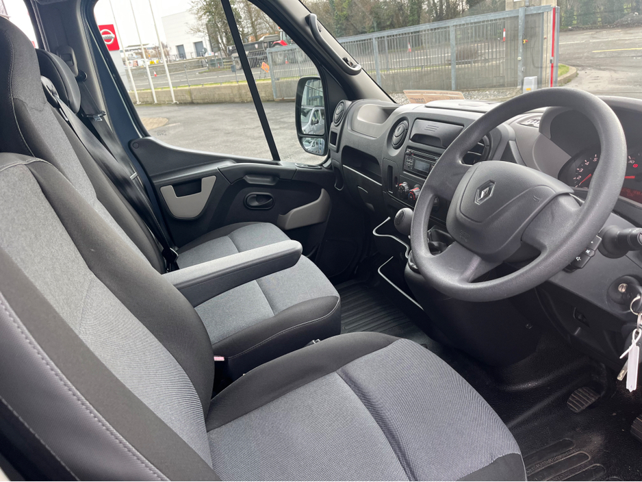 2017 Renault Master - image 18