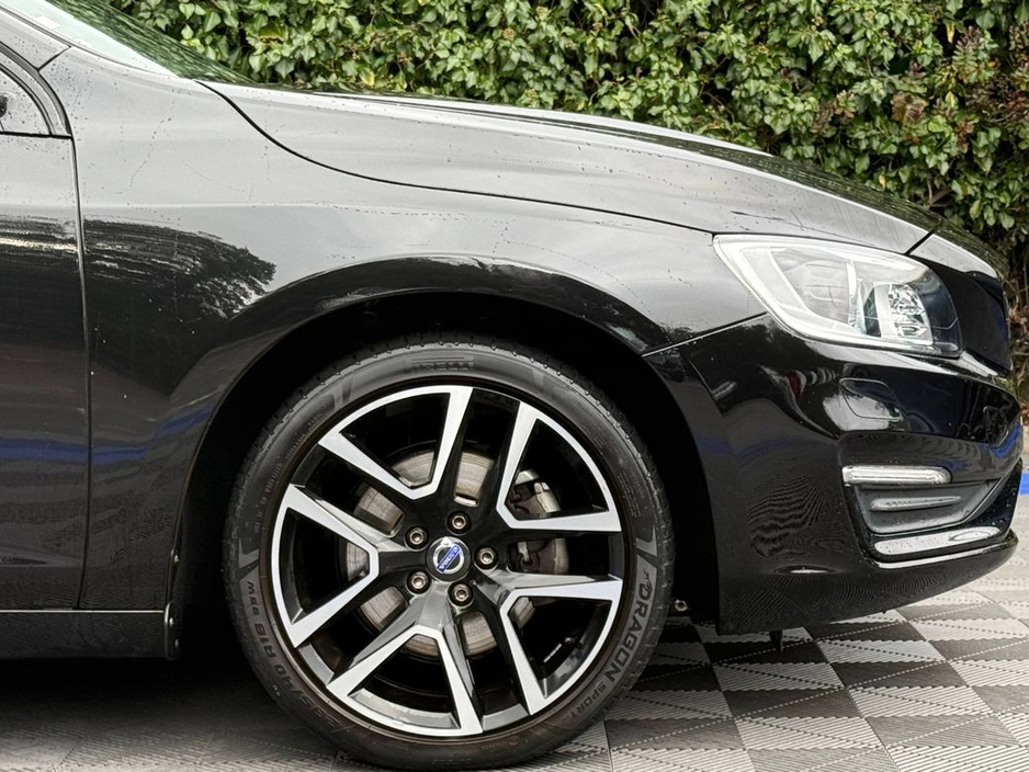 2017 Volvo V60 D4 CLASSIC 2.0 D // SERVICE HISTORY // REVERSE CAMERA // DIGITAL CLUSTER €19,900