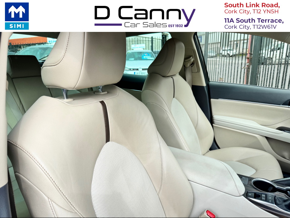 2019 Toyota Camry - image 10