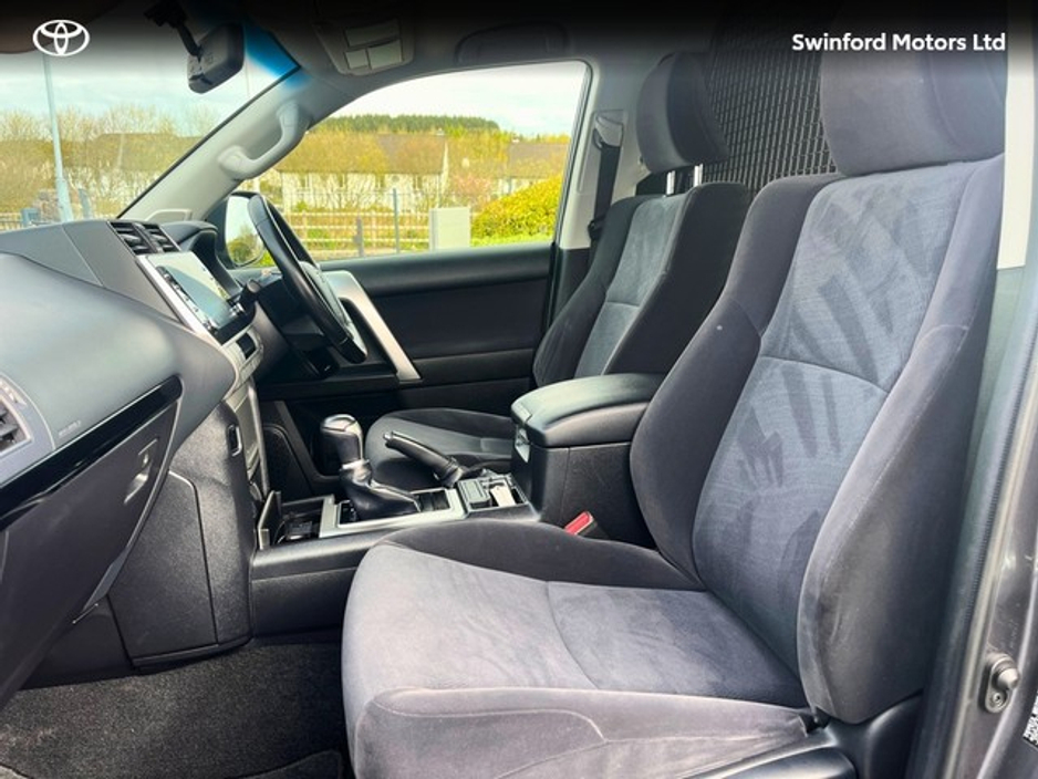 2023 Toyota Landcruiser - image 10