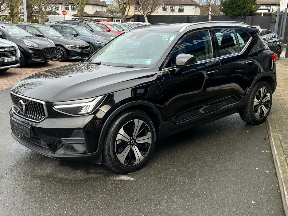 2023 Volvo XC40 - image 35