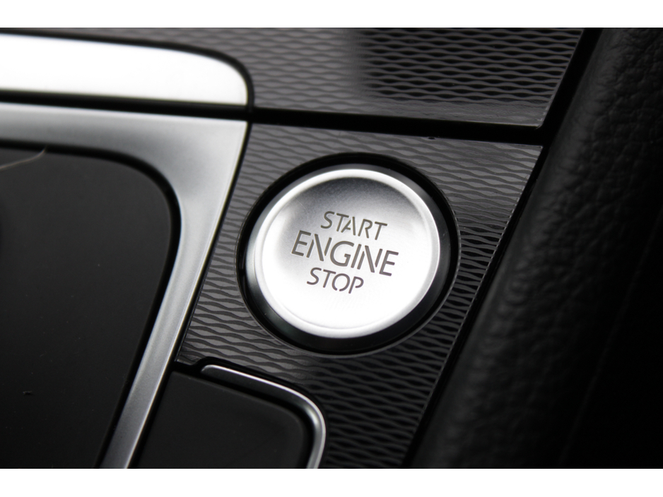 2016 Volkswagen Golf - image 18