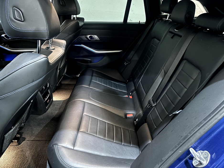 2021 BMW 3 Series - image 9