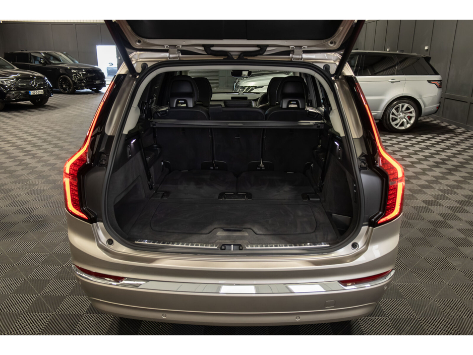 2025 Volvo XC90 - image 13