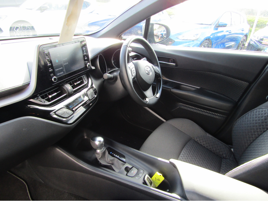 2023 Toyota C-HR - image 10