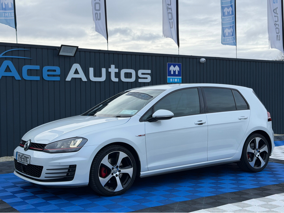 2017 Volkswagen Golf - image 3