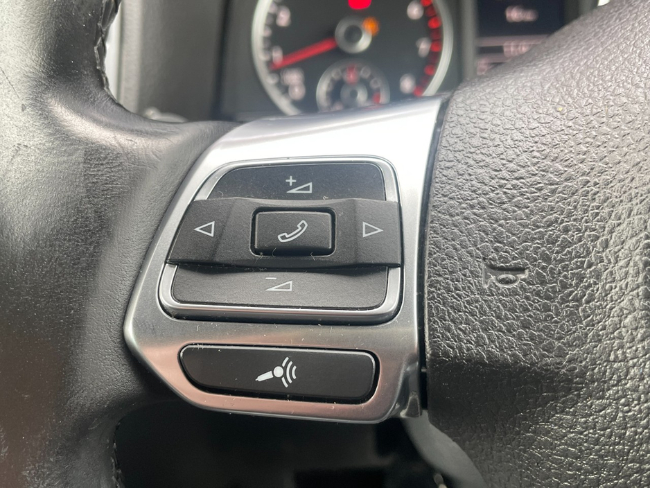 2015 Volkswagen Tiguan - image 13