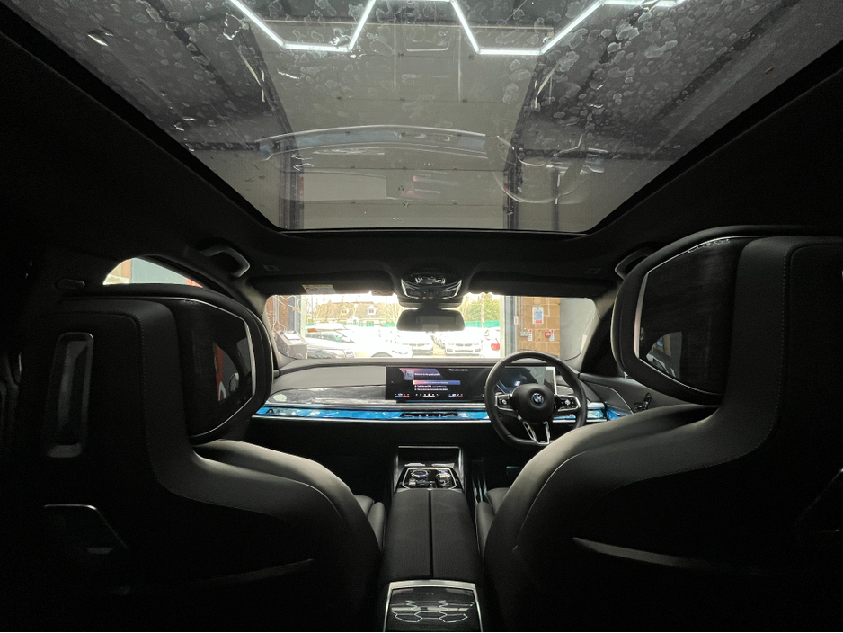 2025 BMW i7 - image 32
