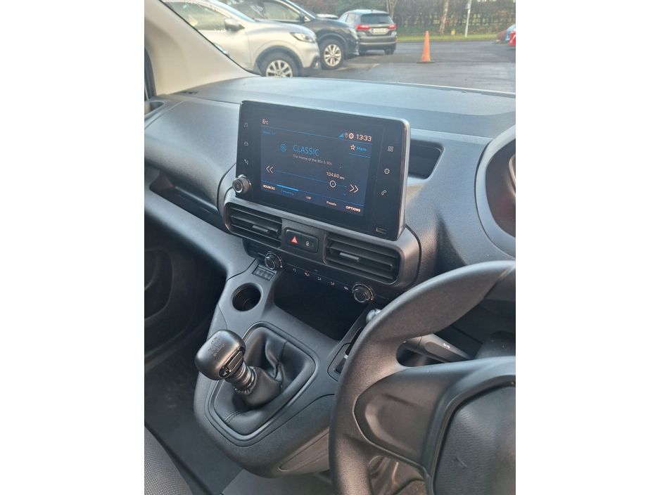 2022 Peugeot Partner PROFESSIONAL PREMIUM BLUEHDI L1 €12,900