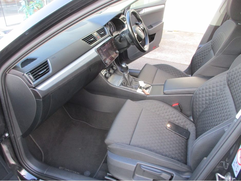 2022 Skoda Superb - image 13