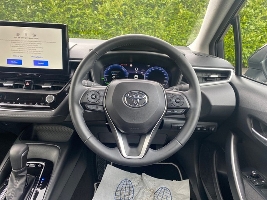2025 Toyota Corolla - image 9