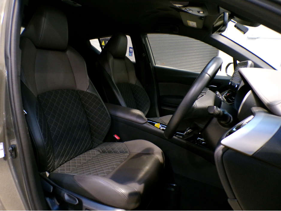 2019 Toyota C-HR 192*18,000 MILES*HYBRID SPORT TOYOTA C-HR SELF CHARGING 1.8 AUTOMATIC*FANTASTIC CONDITION GREAT ON FUEL, POWER, COMFORT WITH A LOT OF SPACE ALL COMBINED FOR A FANTASTIC DRIVE. CAR COMES WITH FULL SAF €21,900