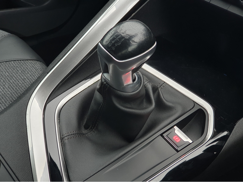 2020 Peugeot 3008 ALLURE 1.5 BLUE HDI 130BHP MANUAL NCT 02/28 FINANCE AVAILABLE @ €81 PER WEEK 2 KEYS/ HALF LEATHER SEATS/ TOUCH SCREEN MEDIA/ ANDROID AUTO/ APPLE CAR PLAY/ PARKING SENSORS/ HISTORY CHECKED €17,900