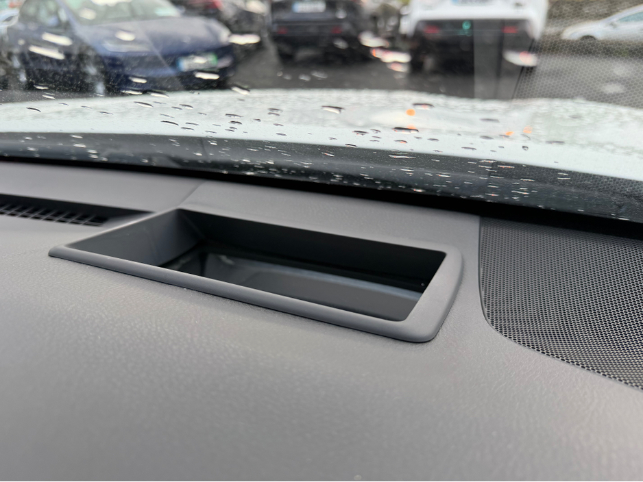 2020 Toyota Camry - image 21