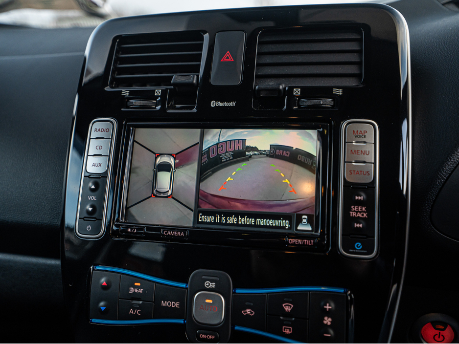 2016 Nissan Leaf - image 7