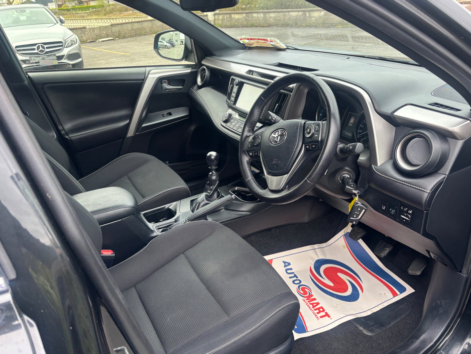 2017 Toyota Rav4 - image 12