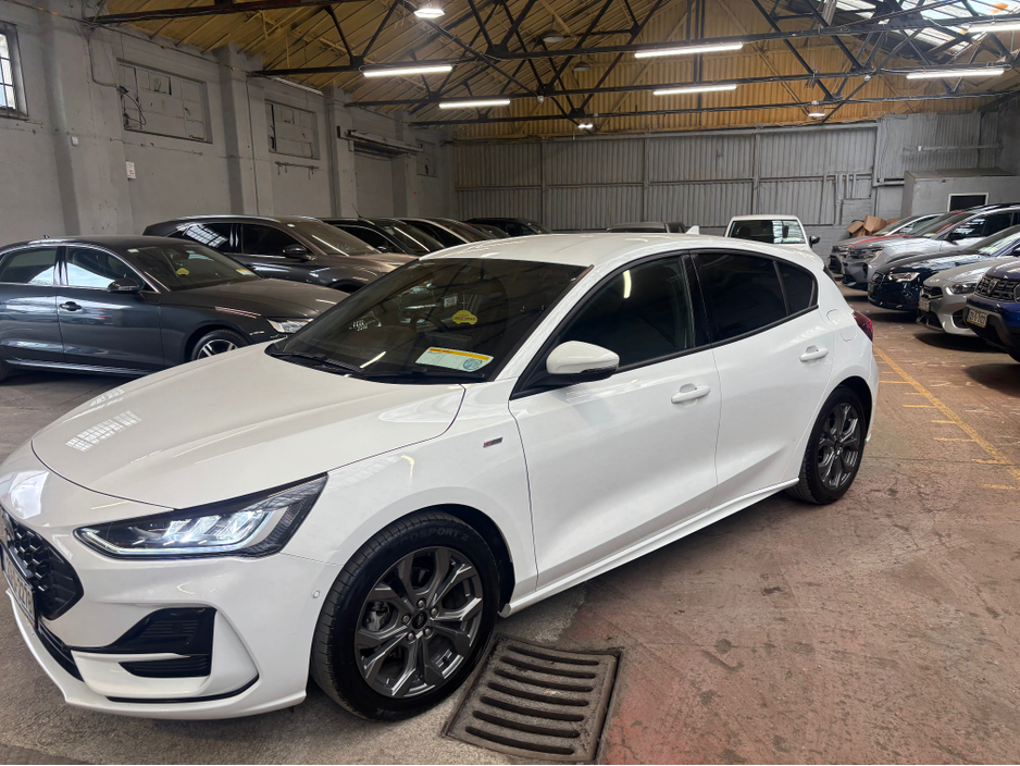 2023 Ford Focus - image 7