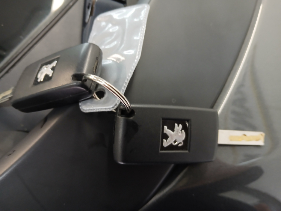 2013 Peugeot 5008 - image 13