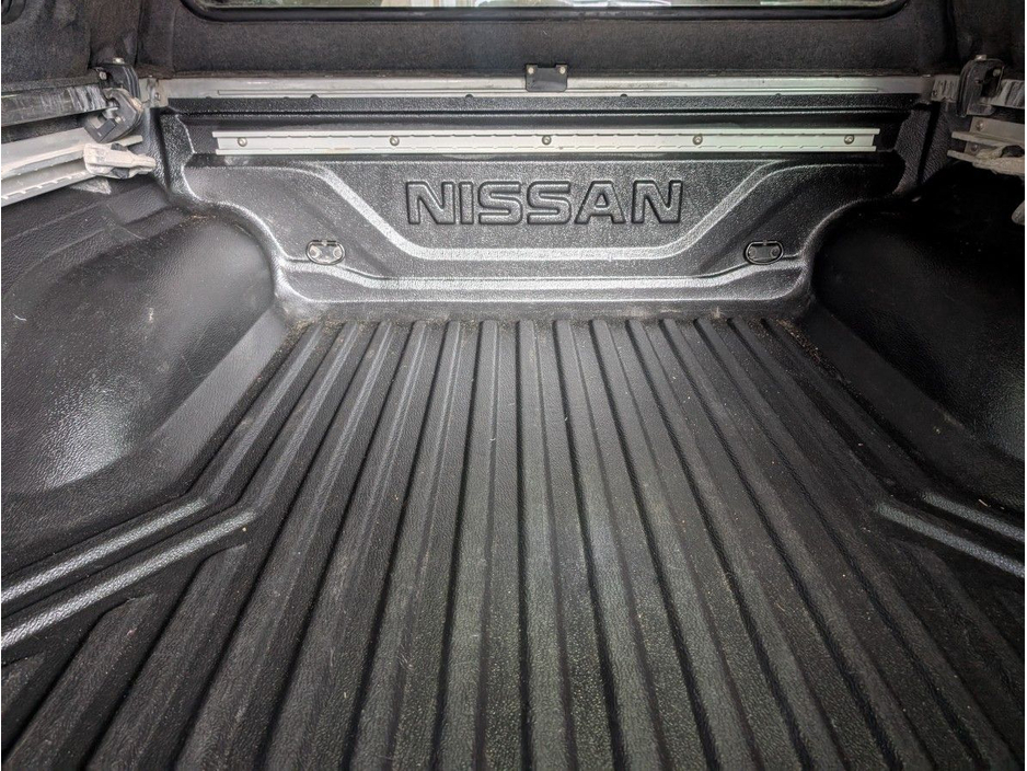 2021 Nissan Navara - image 9