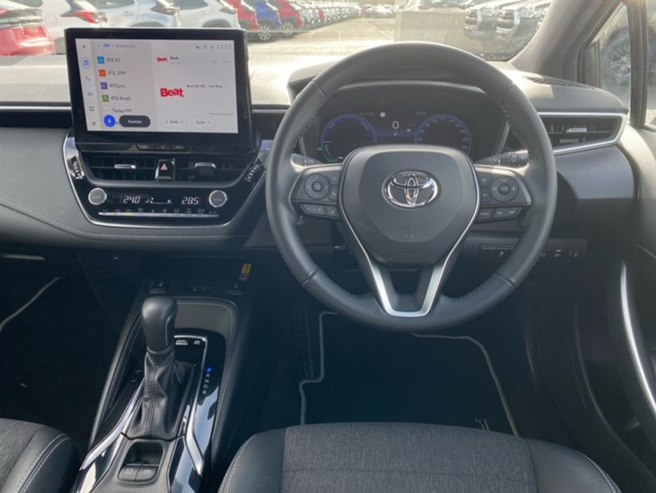 2025 Toyota Corolla - image 9