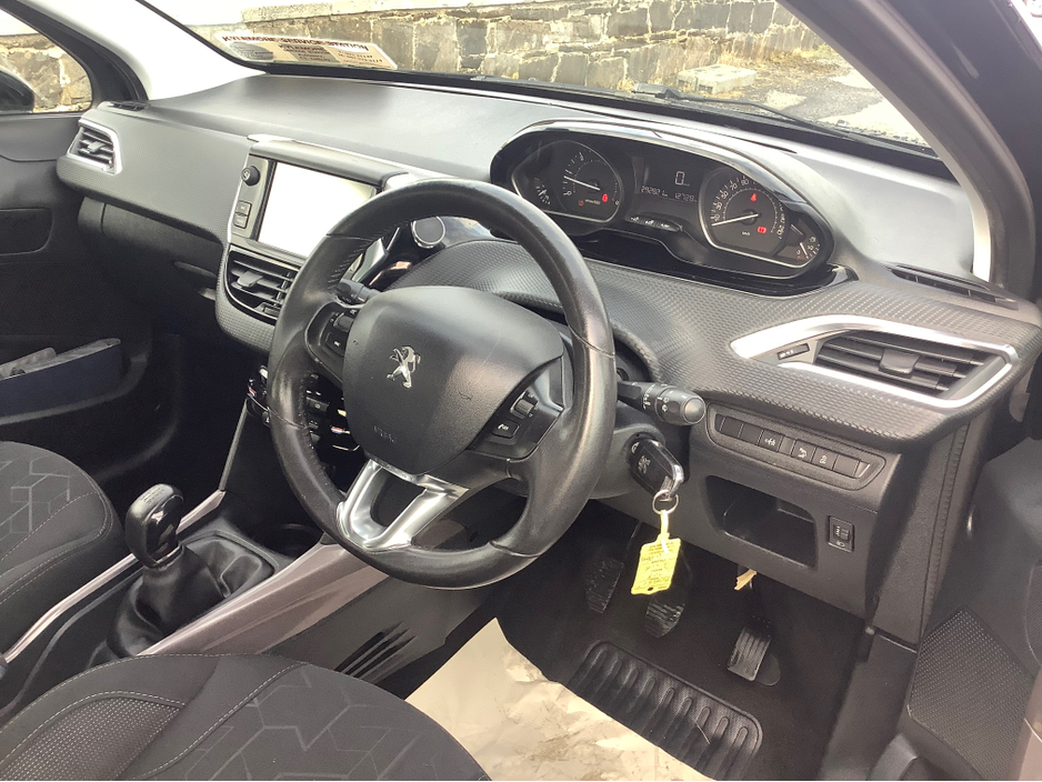 2016 Peugeot 2008 - image 6