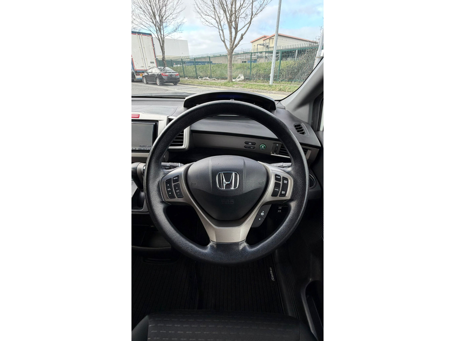 2013 Honda Freed - image 15