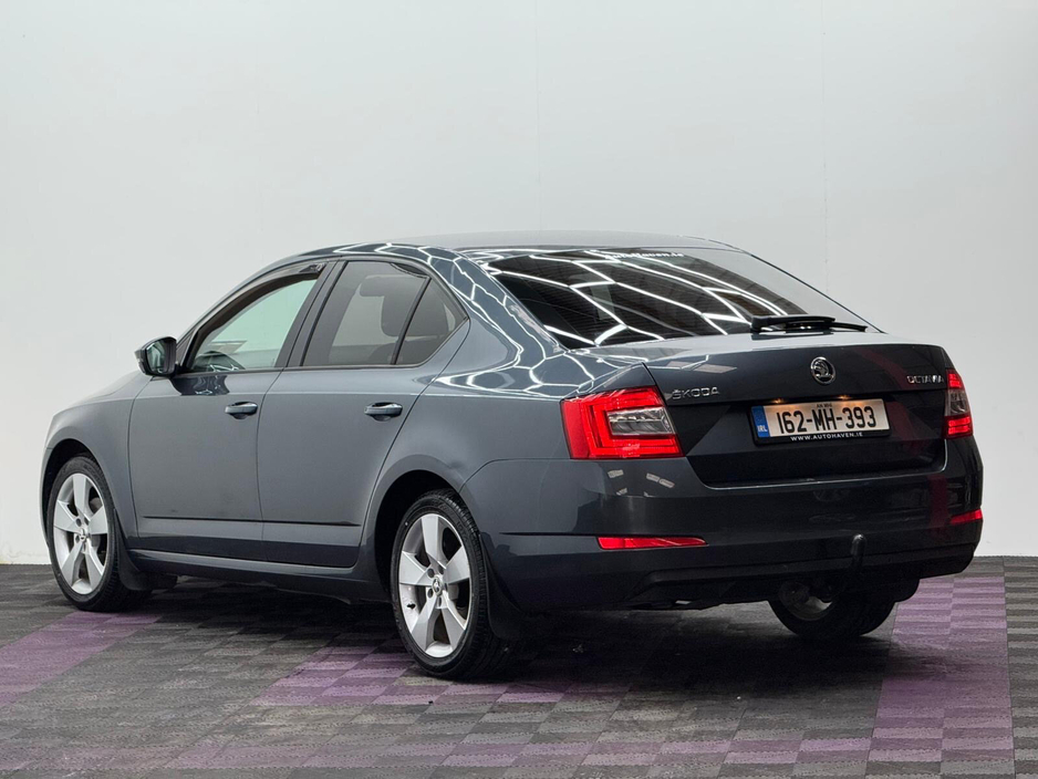 2016 Skoda Octavia - image 2