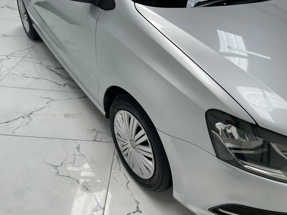 2015 Volkswagen Polo - image 10