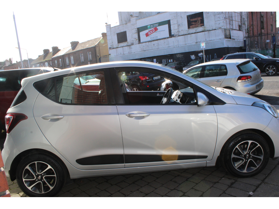 2017 Hyundai i10 - image 3