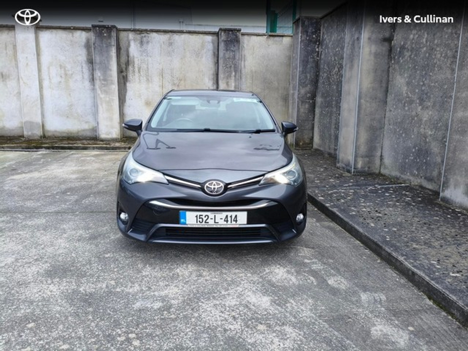 2015 Toyota Avensis - image 4
