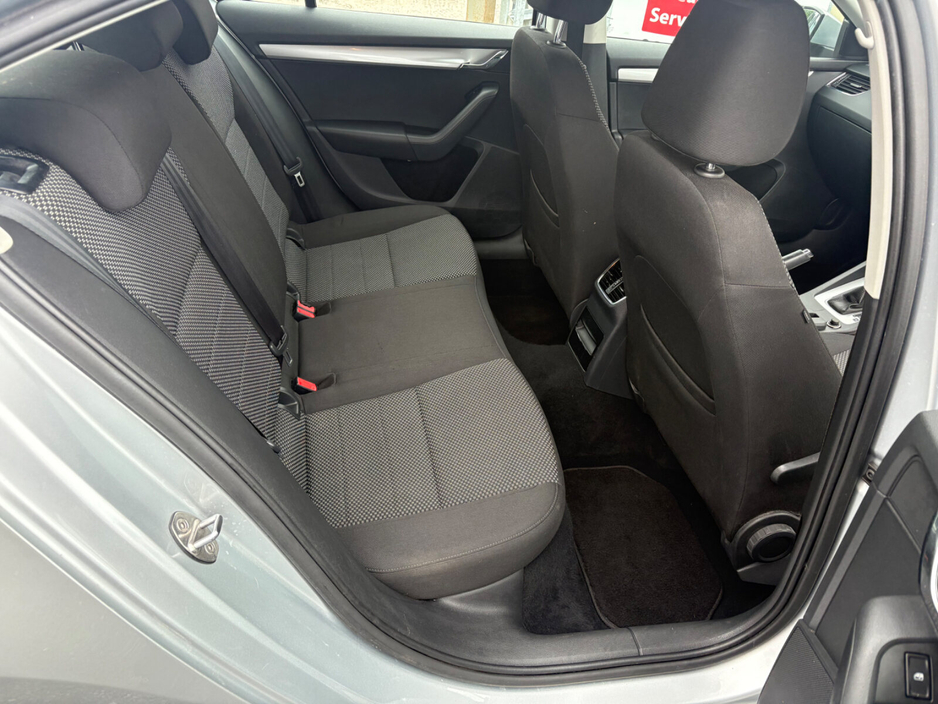 2016 Skoda Octavia COMBI AMBITION 1.6TDI 110HP DSG €10,950