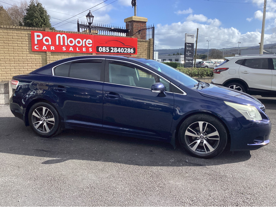 2010 Toyota Avensis - image 3