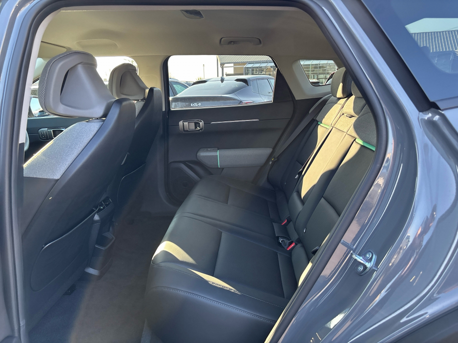 2026 Kia EV4 - image 9