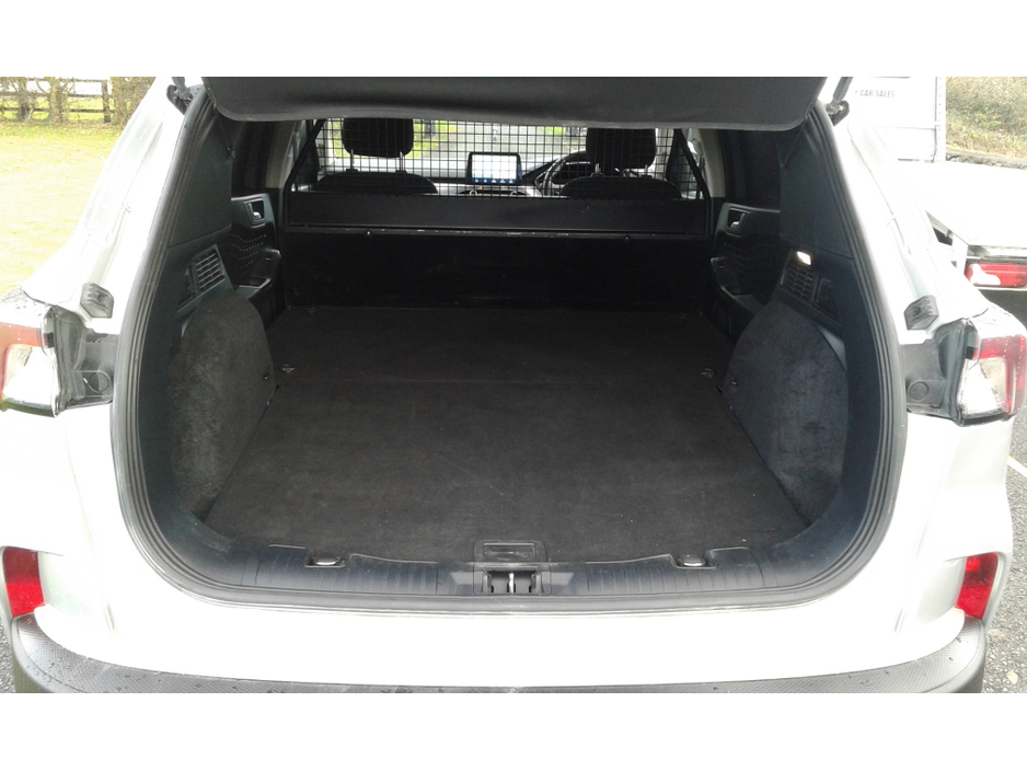 2021 Ford Kuga - image 3