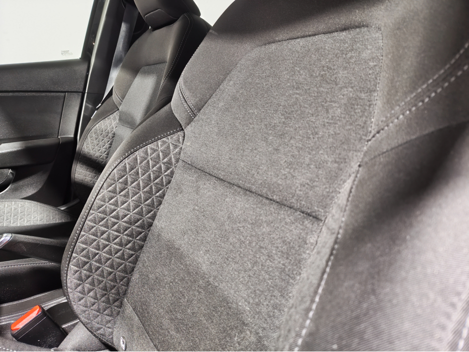 2022 Renault Clio - image 5