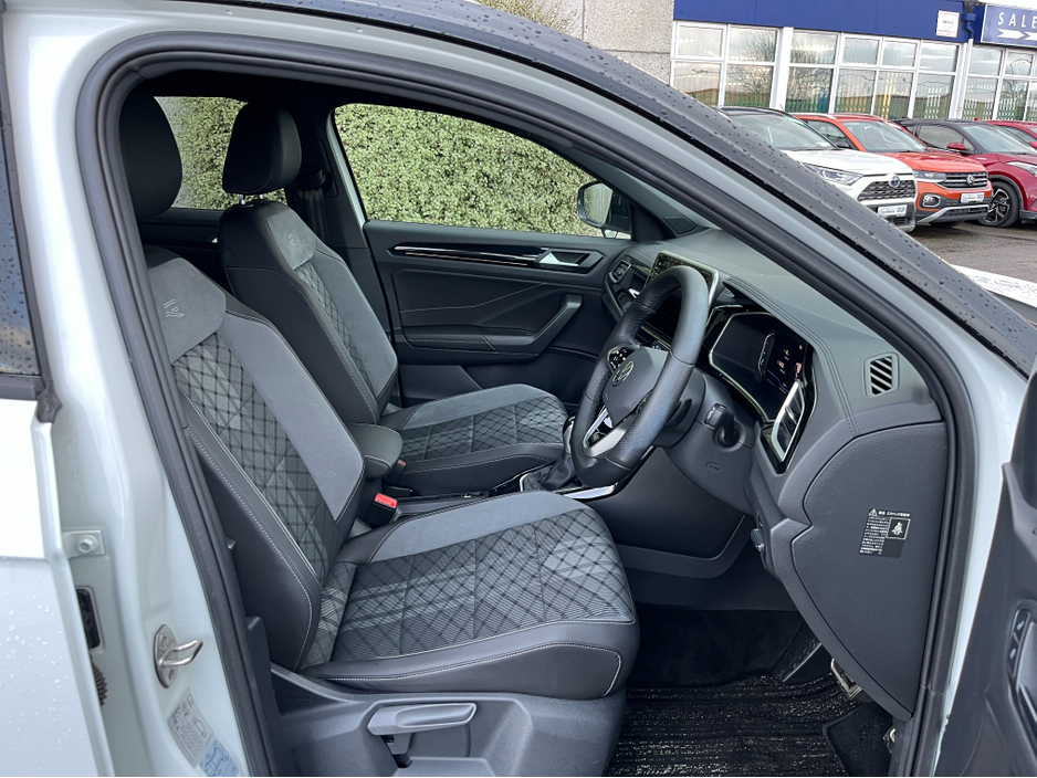 2023 Volkswagen T-Roc R-LINE AUTOMATIC 2.0 DIESEL //HALF LEATHER HEATED SEATS//REVERSE CAMERA//ADAPTIVE CRUISE CONTROL//KEYLESS ENTRY// €31,950