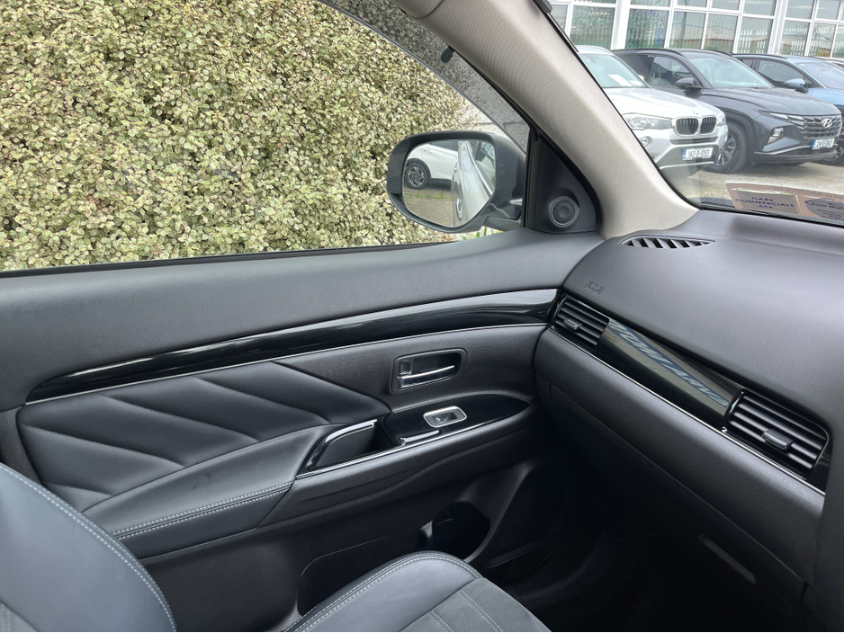 2018 Mitsubishi Outlander - image 16