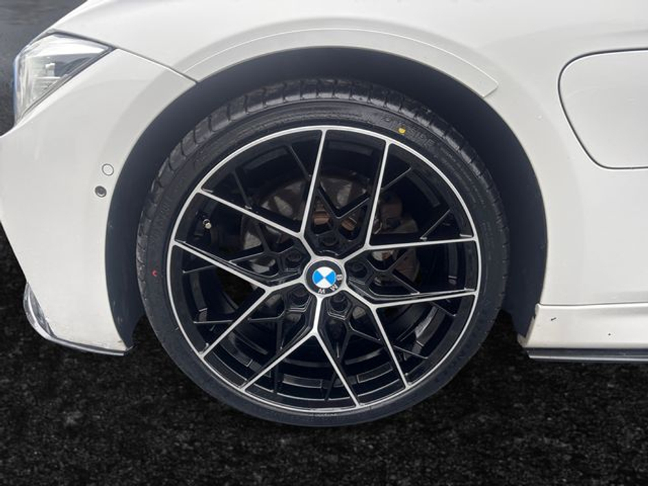 2016 BMW 3 Series - image 9