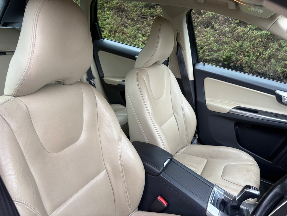 2014 Volvo XC60 - image 12