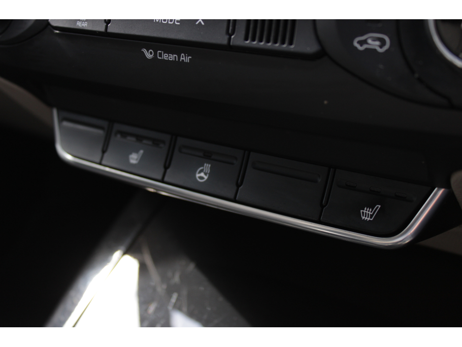 2016 Kia Sorento - image 13