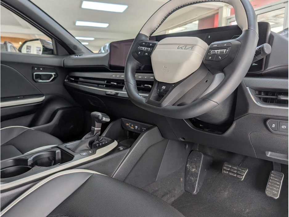 2026 Kia K4 - image 5