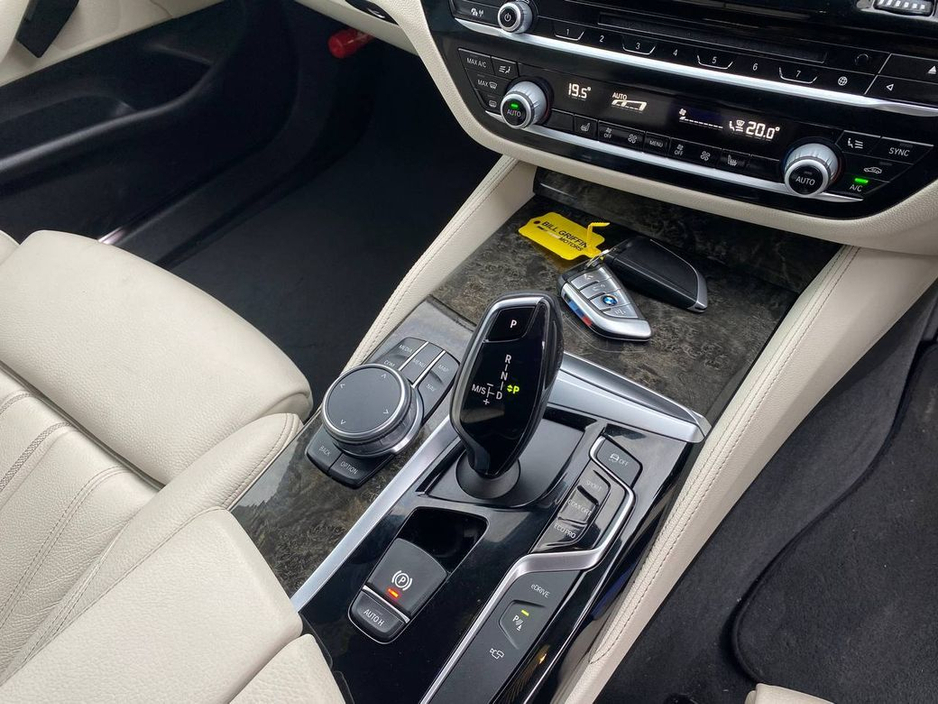 2018 BMW 5 Series - image 11