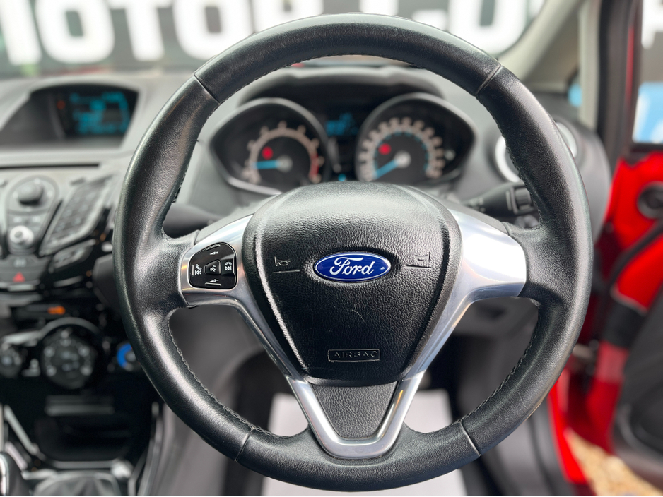 2014 Ford Fiesta - image 14