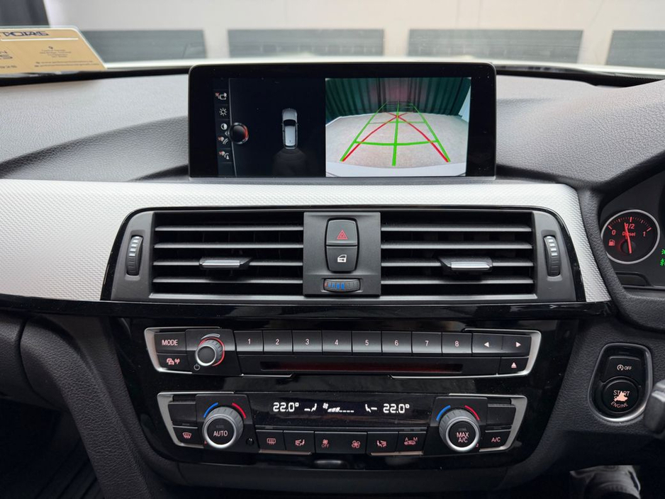 2017 BMW 3 Series - image 23