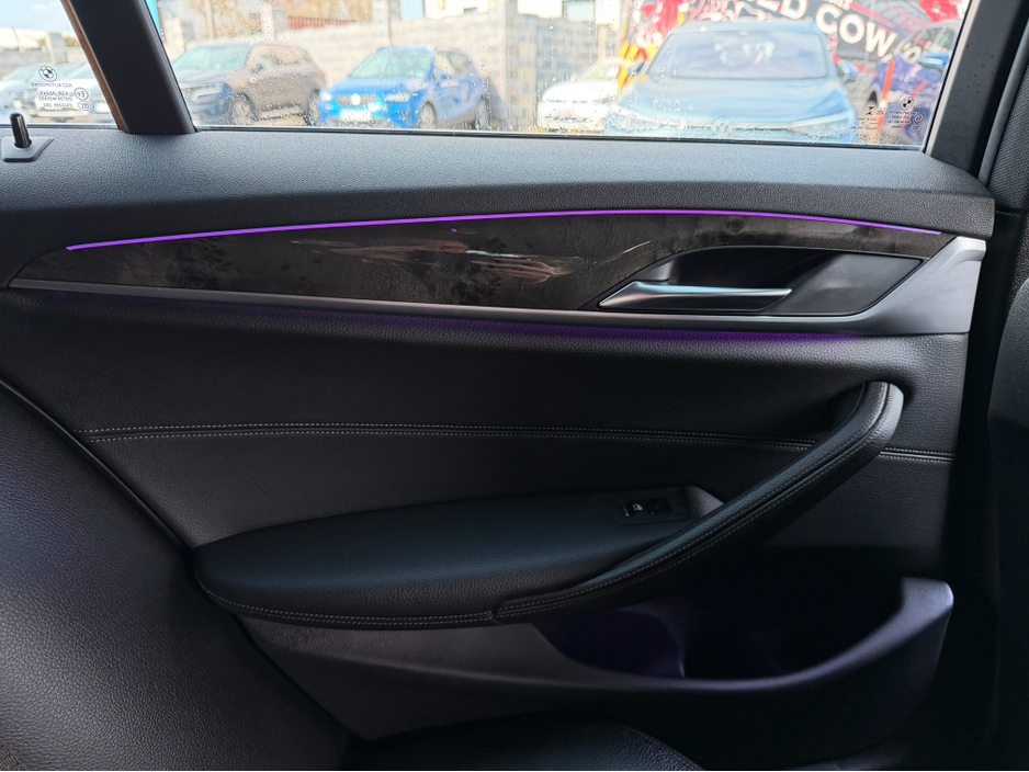 2018 BMW 5 Series - image 25